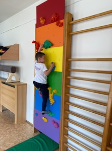 Lezecký panel na žebřiny + chyty_obr2